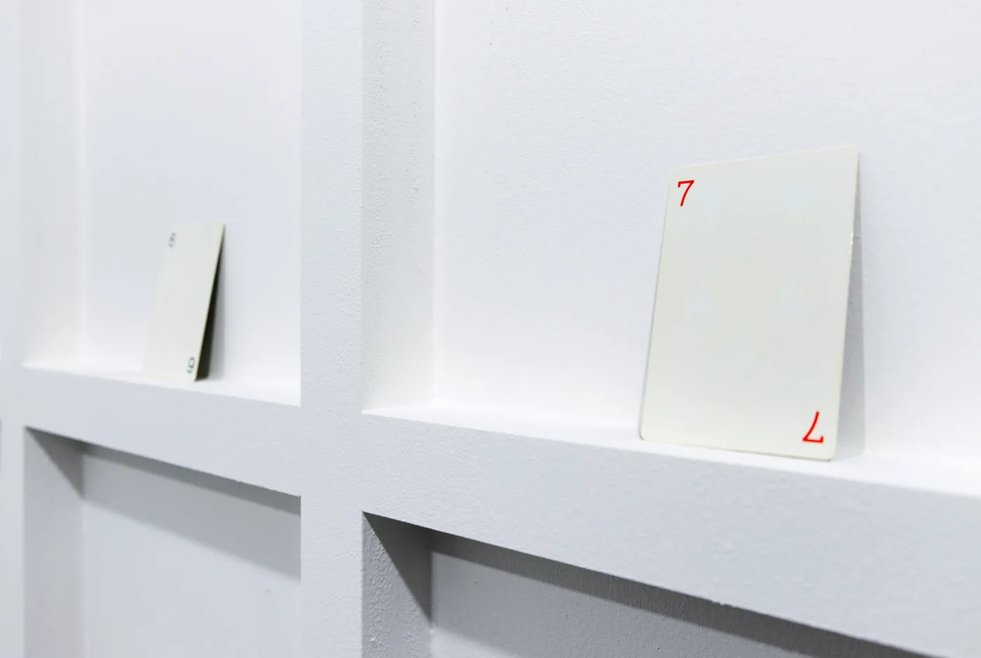 긁어낸 상징 — installation detail 2
